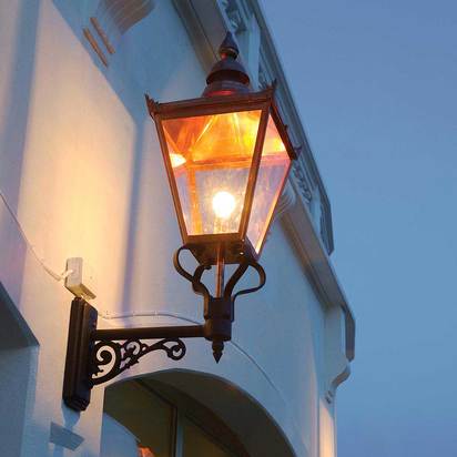 Chelsea 1 Light Grande Up Wall Lantern