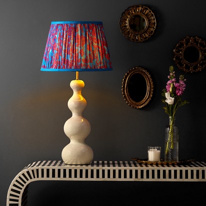 Wobster table lamp in white lacquered wood