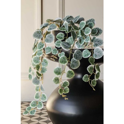 Faux Hanging Chain of Hearts In Black Pot