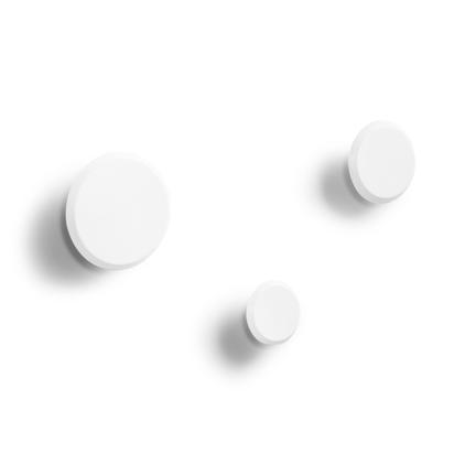 Set of 3 Nadua hangers in solid wood with a natural, white beech finish