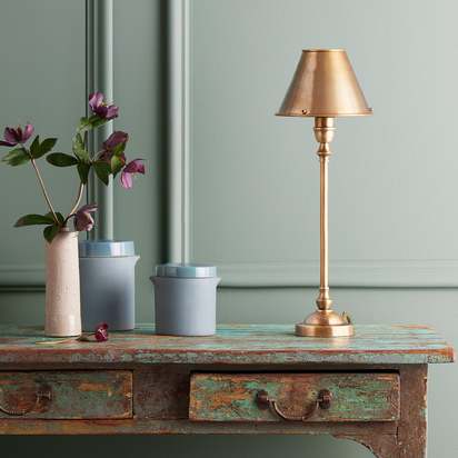 Bartlett table lamp in aged brass