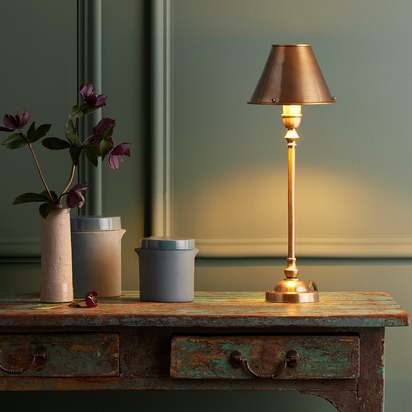 Bartlett table lamp in aged brass