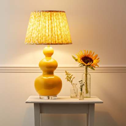 Murphy table lamp in yellow