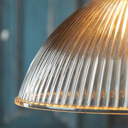 Cupola pendant in clear prismatic glass
