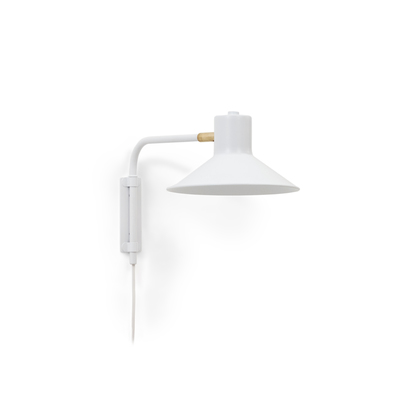 Aria small steel wall light with white finish. UK adapter
