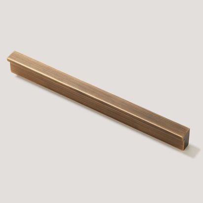 BLAKE Minimalist Handle - Antique Brass - 150mm (128mm CC)
