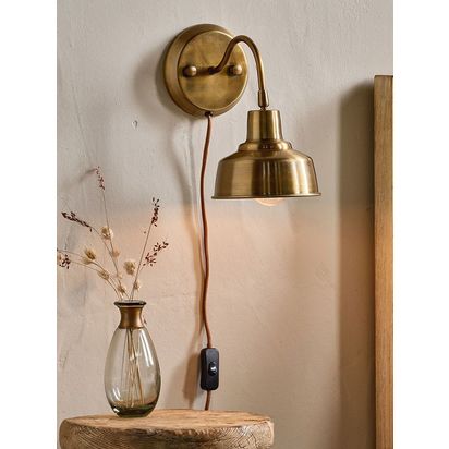 nkuku Nar Small Wall Light, Brass Brass | H24 x W16 x D26cm