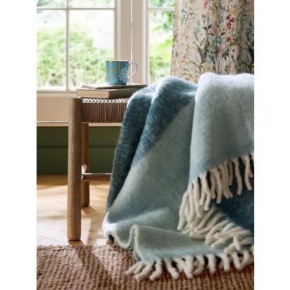Laura Ashley Bronwen Throw Blue | L130cm x W170cm