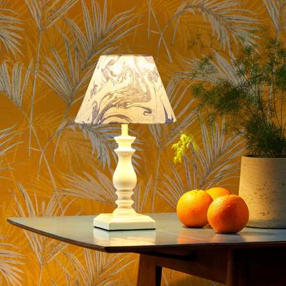 Wilma table lamp in white