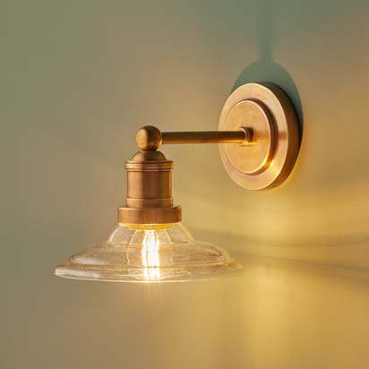 Vessalto wall light in brass and glass