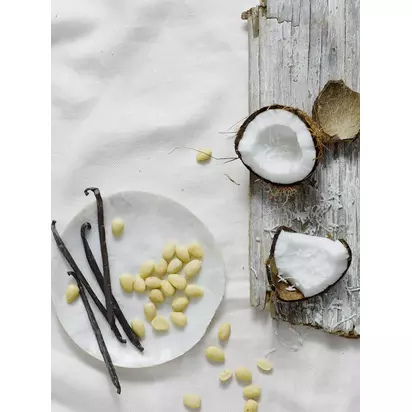 The White Company Seychelles Scented Candle, 140g | H8.30 x W6.80cm