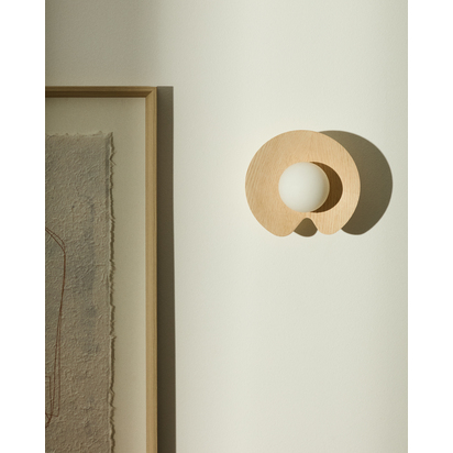 Wilara oak veneer wall-mounted light fixture with 1 smoked glass ball