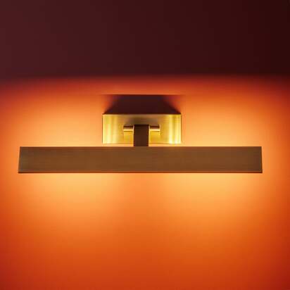Smaller Pelton picture light in brass