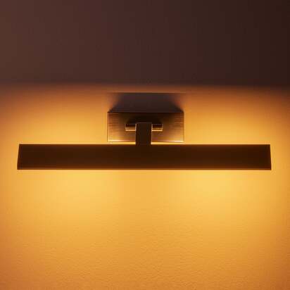 Smaller Pelton picture light in bronze