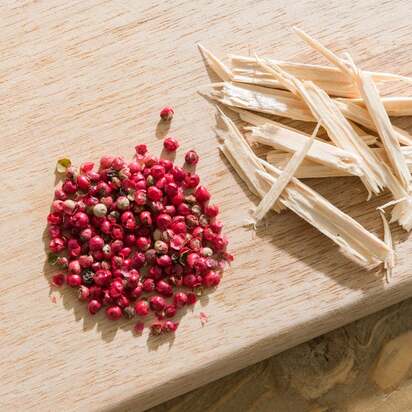 Pink Pepper & Cedarwood Ceramic Crackle Candle