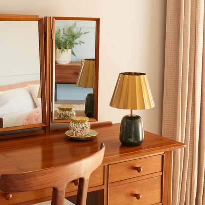 Thimble rechargeable table lamp in green marble