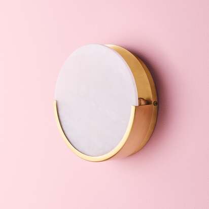 Plato wall light in alabaster and brass