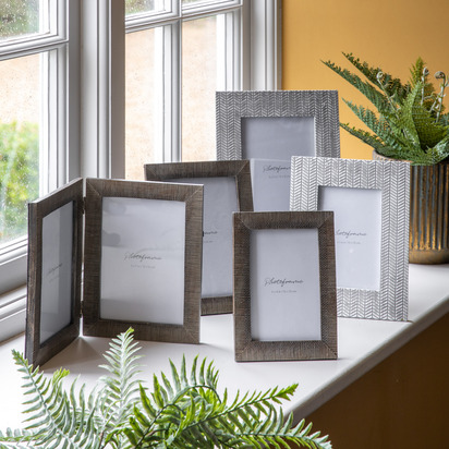 Manni Photo Frame 4x6 Distressed Grey 170x12x220mm 4X6"