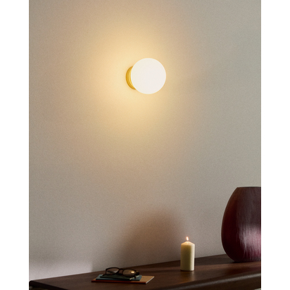 Brisia metal wall lamp with brushed brass finish and 1 frosted glass ball Ã˜15cm