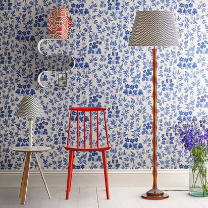 Bamboo floor lamp in amber polished resin