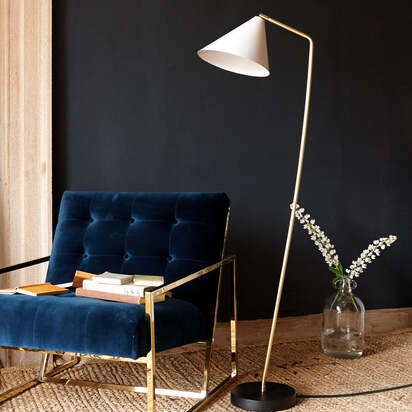 Galore floor lamp in brass with a white shade