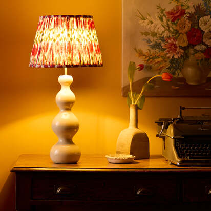 Smaller Wobster table lamp in white lacquered wood