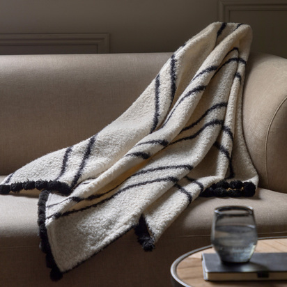 Glenfield Scalloped Throw Cream & Black 1300x1700mm