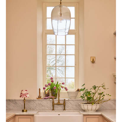 Pixii rechargeable wall and picture light