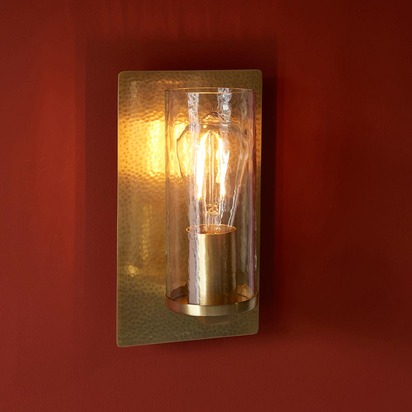 Maris wall hammered brass plate Wall light Hammered brass plate & textured clear glass