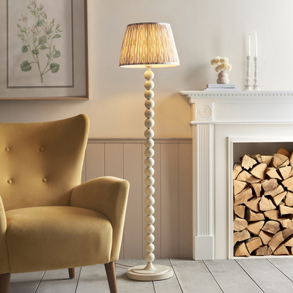 Avonmont Floor Floor light Gloss almond white paint & neutral print fabric