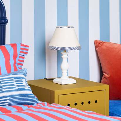 Wilma table lamp in white