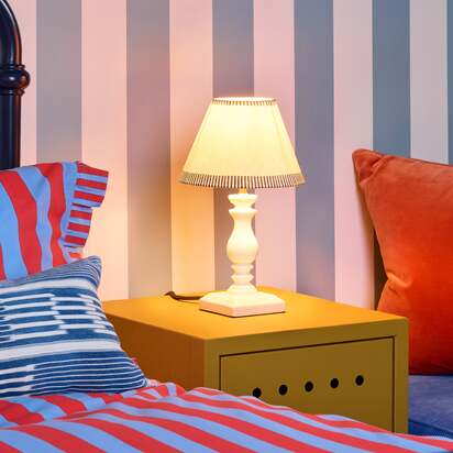 Wilma table lamp in white