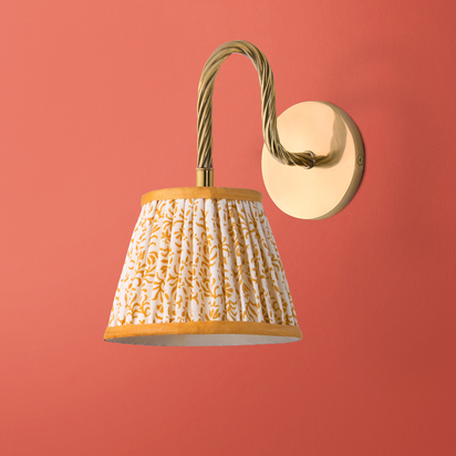 Quingo rechargeable wall fitting in brass