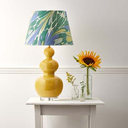 Murphy table lamp in yellow