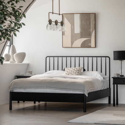 Maplewood 5' Spindle Bed Black  - Kingsize