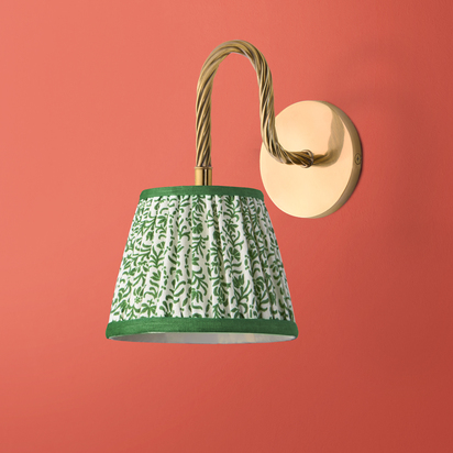 Quingo rechargeable wall fitting in brass
