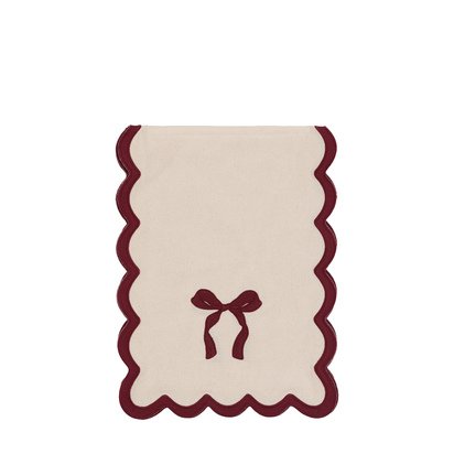 Windsor Scallop Bow Table Runner