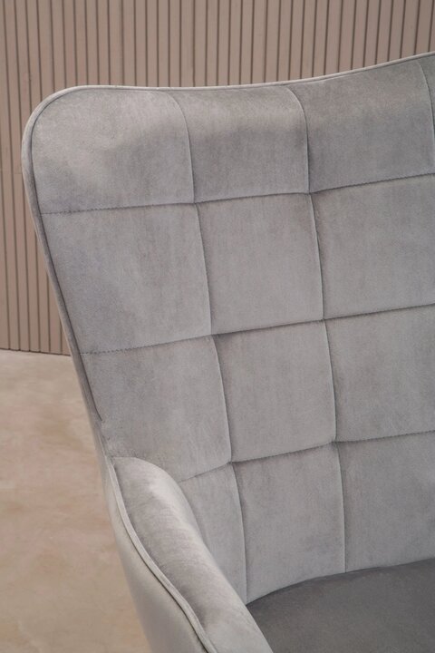 218000