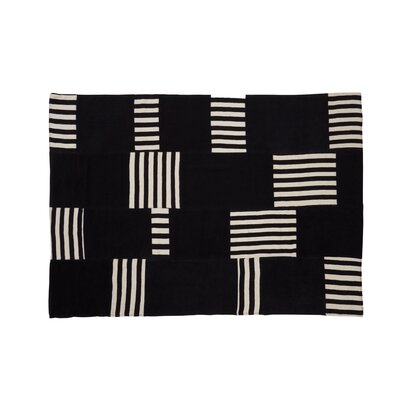 Niaestead Black And White Rug