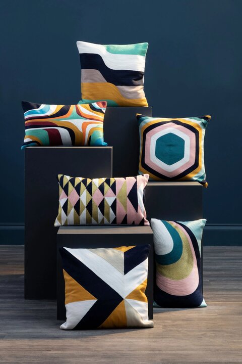250320